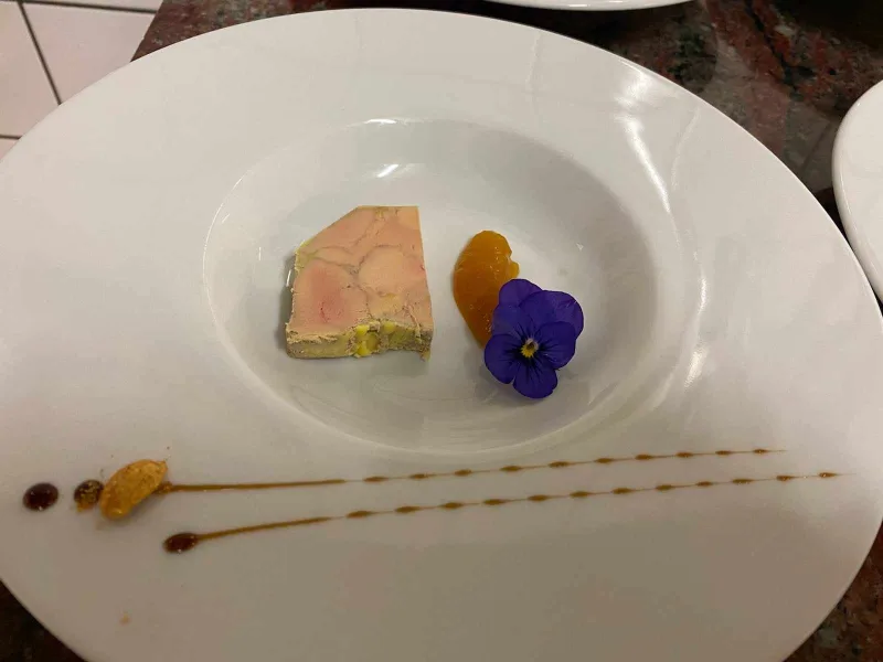 Assiette préparée par le chef de La Croisette d'Hérival