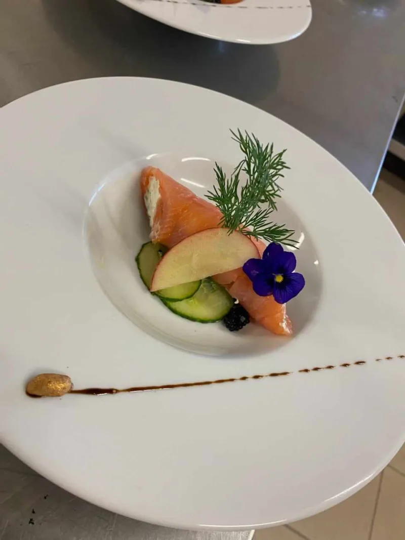 Assiette préparée par le chef de La Croisette d'Hérival