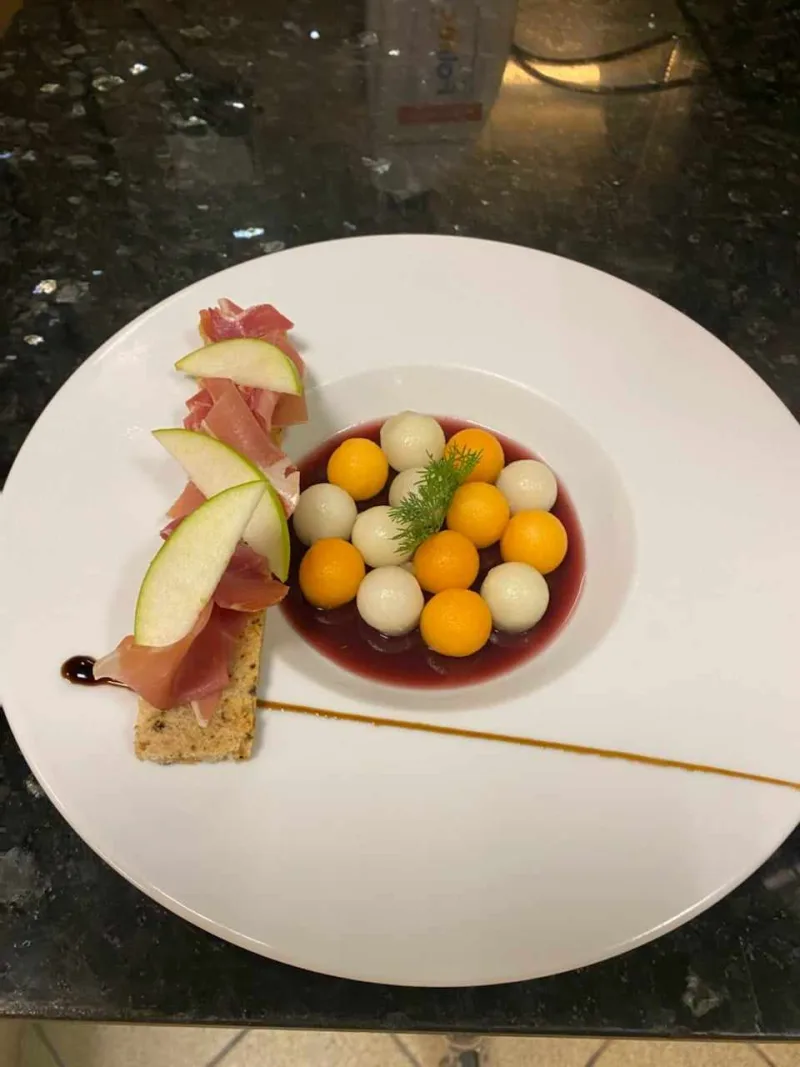 Assiette préparée par le chef de La Croisette d'Hérival